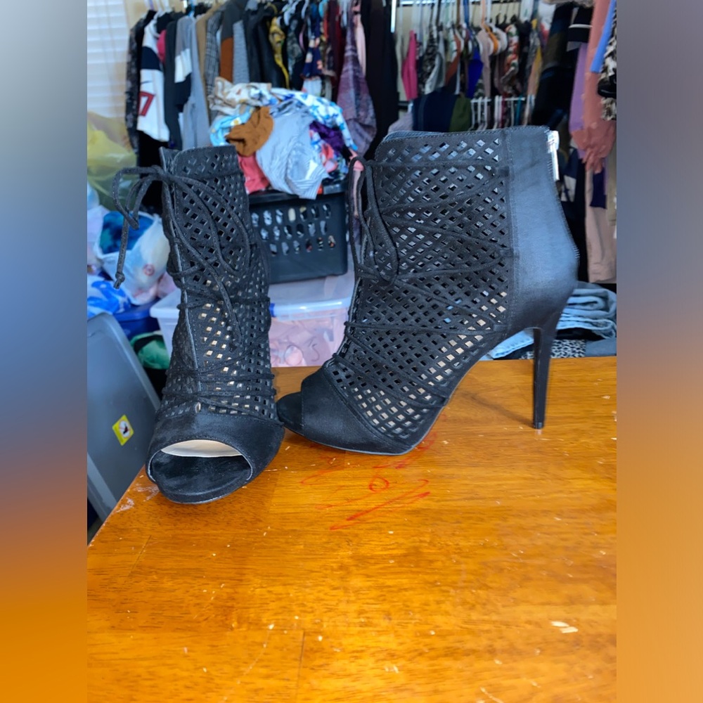 Women's Zigi Soho Arline Black Peeptoe Bootie Size 9
